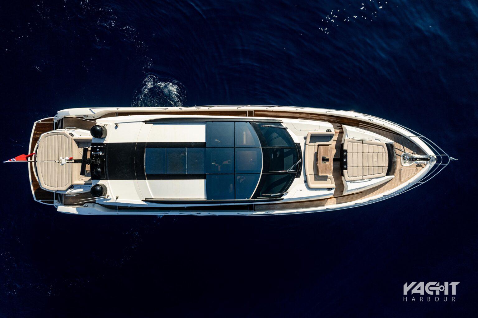 Motor yacht Daytona Sunseeker Yacht Harbour