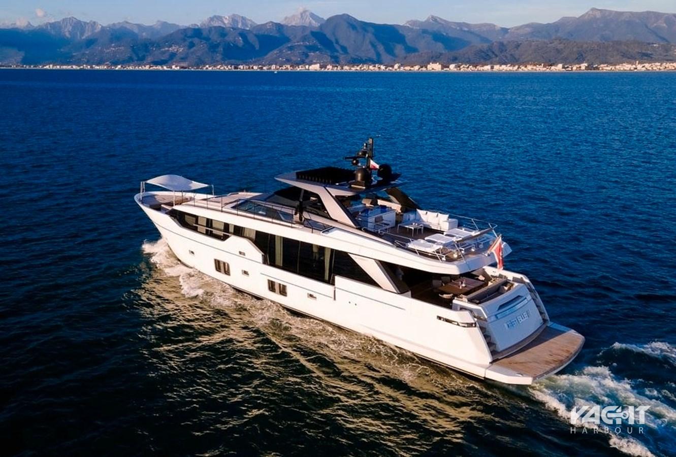 yacht deep blue iii