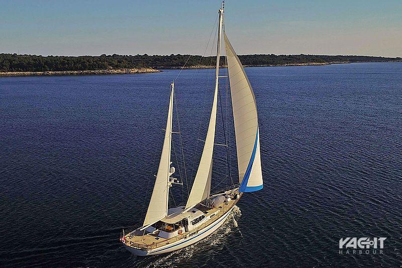 free wings sailing yacht